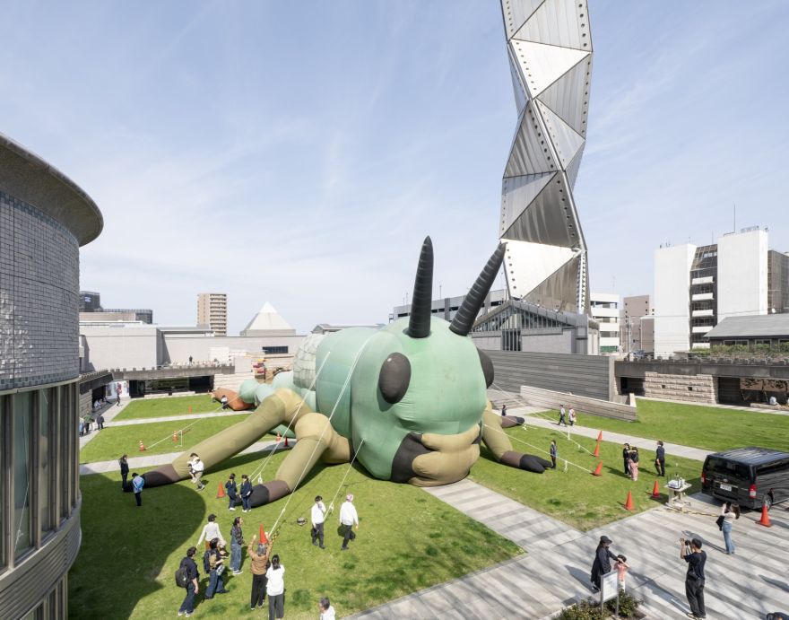 椿昇＋室井尚《飛蝗（プロジェクト・インセクト・ワールド）》修復