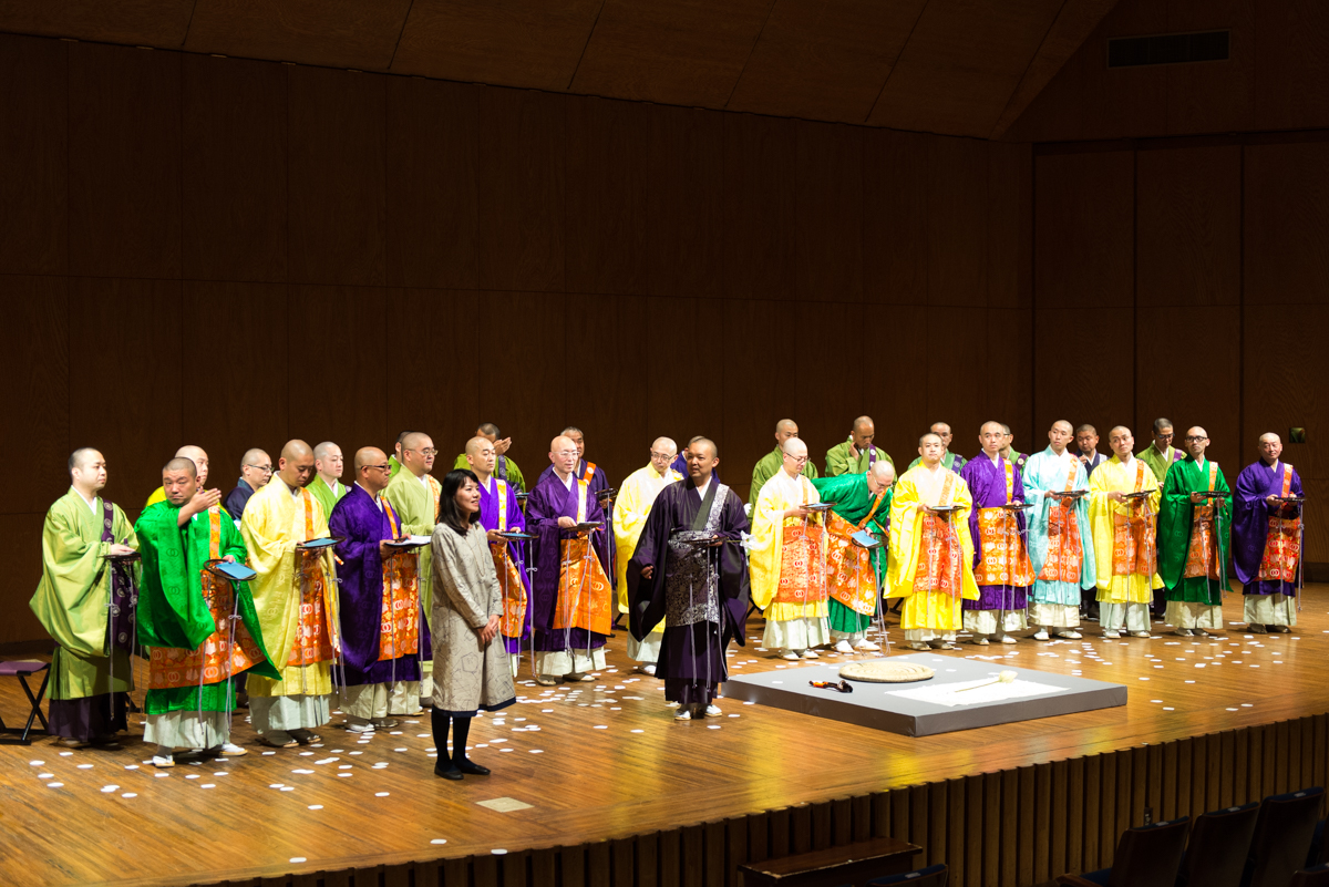 2012年、神奈川県立音楽堂における〈海霧讃歎〉の上演